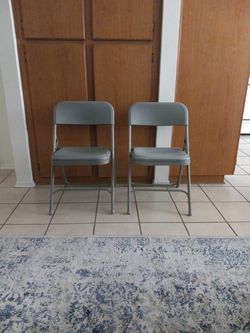 2 Sillas Pegables Por $30.00 Las dos,
