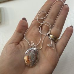 Silver Necklace ( Picture Can Be Insert Inside )