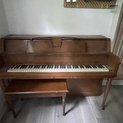 Piano Forte Upright Brown. 