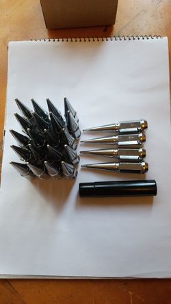 Spikes lug nuts