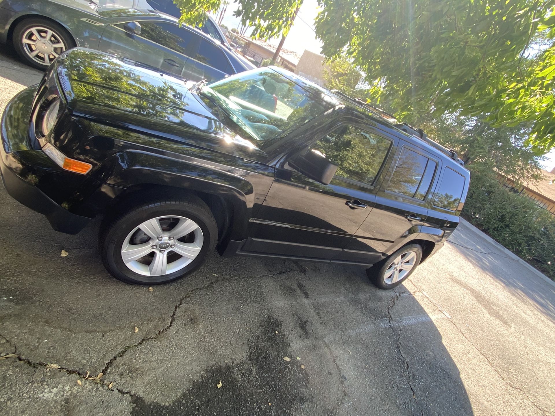 2014 Jeep Patriot latitude $7,000