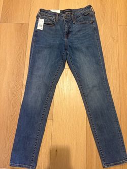 Aeropostale size 4 Medium Wash Skinny Jeans