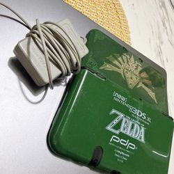 Nintendo New 3DS XL – Black (Custom Firmware) + Zelda Case + 128GB SD