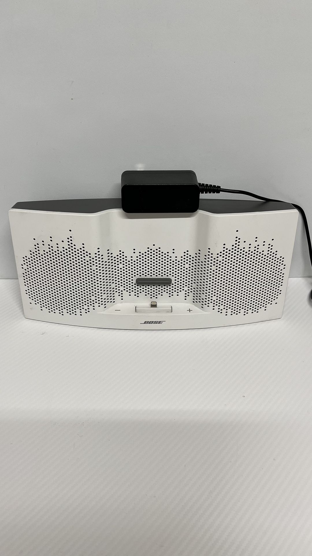Like New Bose Iphone Sound Dock XT Aux