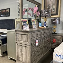 Dresser Mirror Nightstand 🙌🏼🤎 $1,599