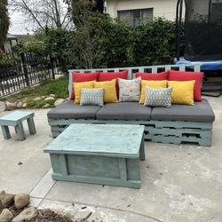 Custom Built Pallet Couch + Cushions + 2 Tables