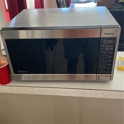Panasonic 1300 Watt Microwave 