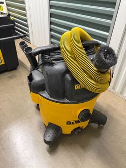 DeWalt Wet/Dry Shop Vacuum with Attachments