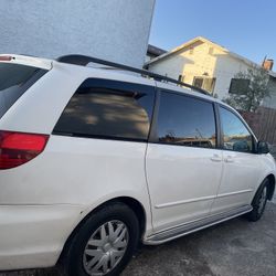 Toyota Sienna Año 2004 En Muy Buenas Condiciones