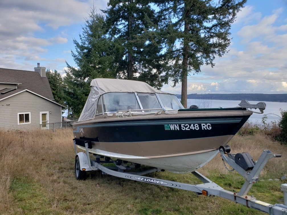 17 ft Lund boat for sale