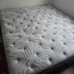 King Size Sealy Matress, Box Spring & Frame