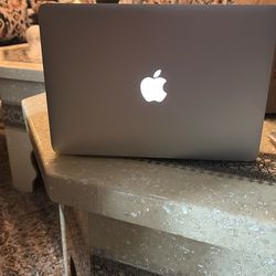 MacBook (2015) PLUS charger