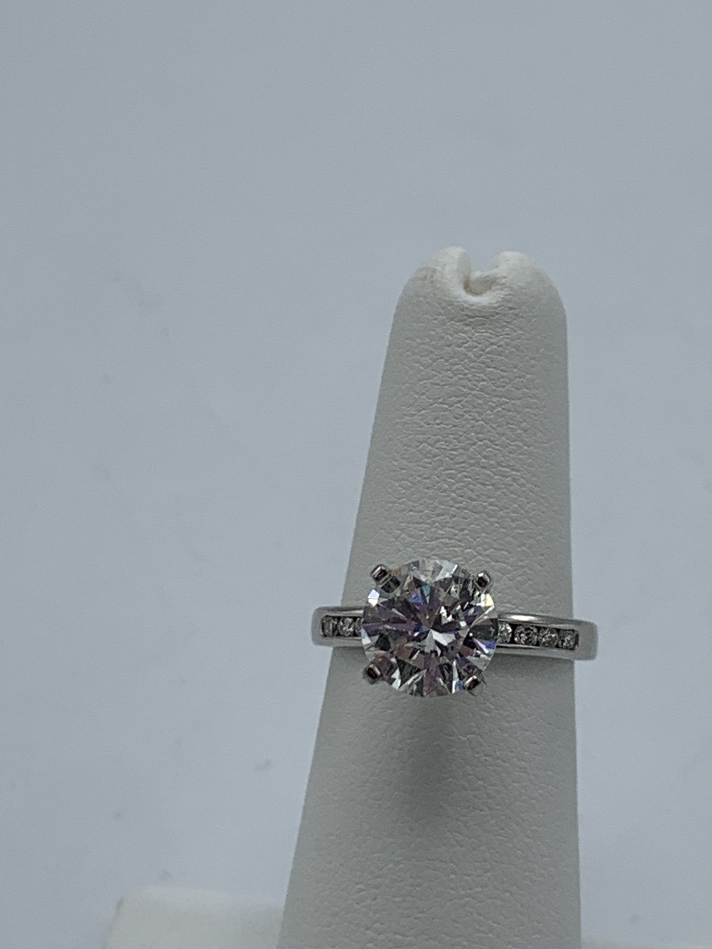 14 Kt White Gold Solitaire Ring 2.32ct Round Diamond