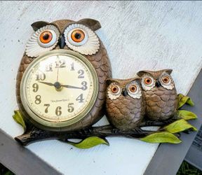Vintage 1970's Burlwood Owl Kitchen Clock