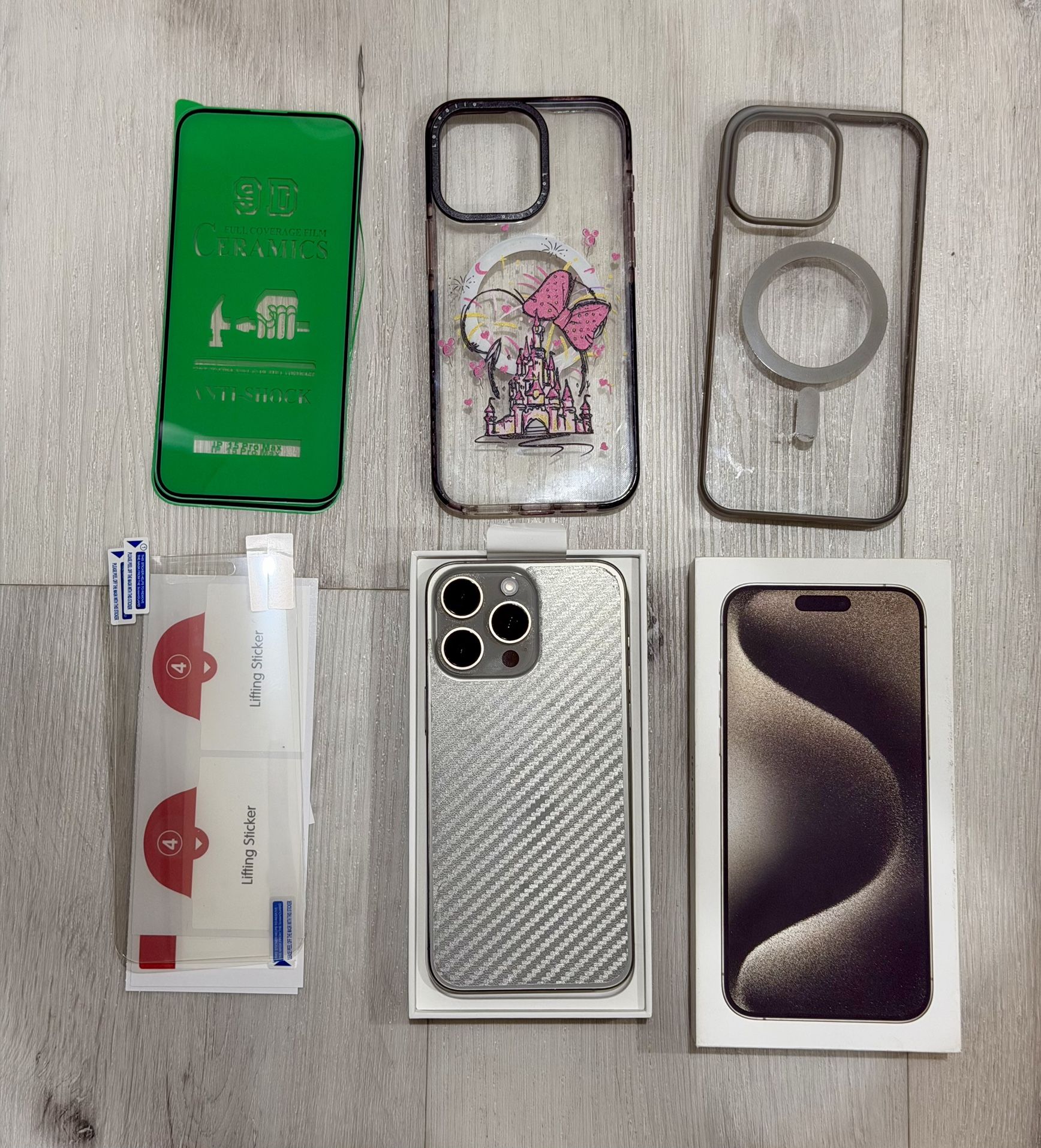 iPhone 15 Pro Max (Unlocked) w/ MagSafe Cases & Screen Protectors