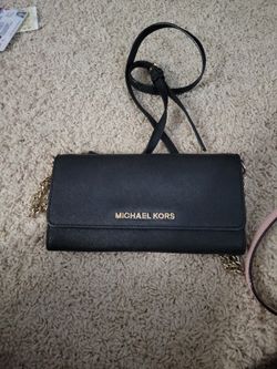 MICHEAL KORS WOMENS CROSS BODY PURSE BLACK COLOR