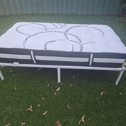 1 or 2 Twin Metal Platform bed frame with 12 inch matress - $110 (Miami)