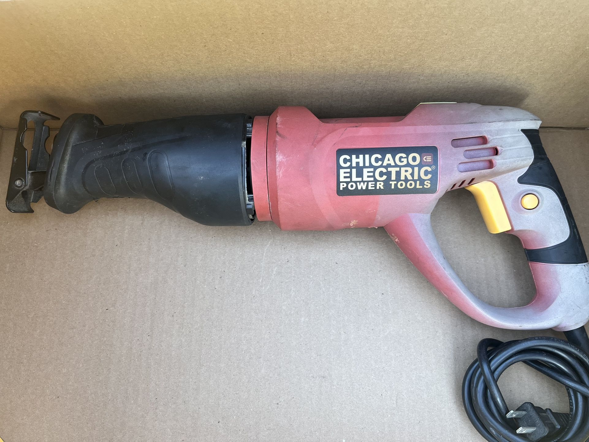 CHICAGO ELECTRIC 6 Amp Heavy Duty Variable Speed Rotating Handle Reciprocating Saw