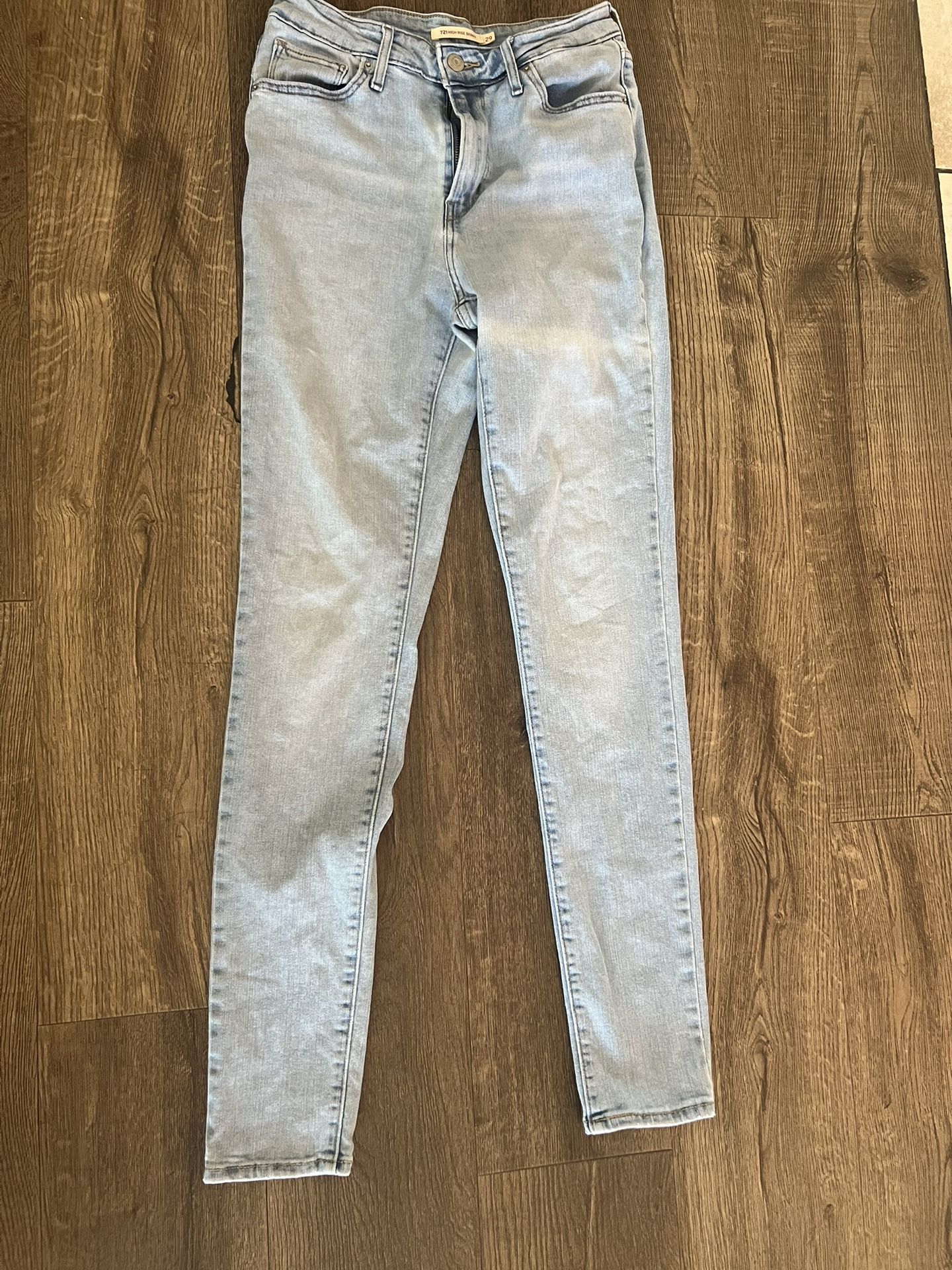 Levi's 721 High Rise Skinny Women's Jeans. Size 29. Used. Great Condition.