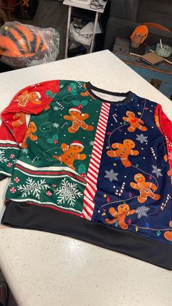 Adult medium Christmas shirt