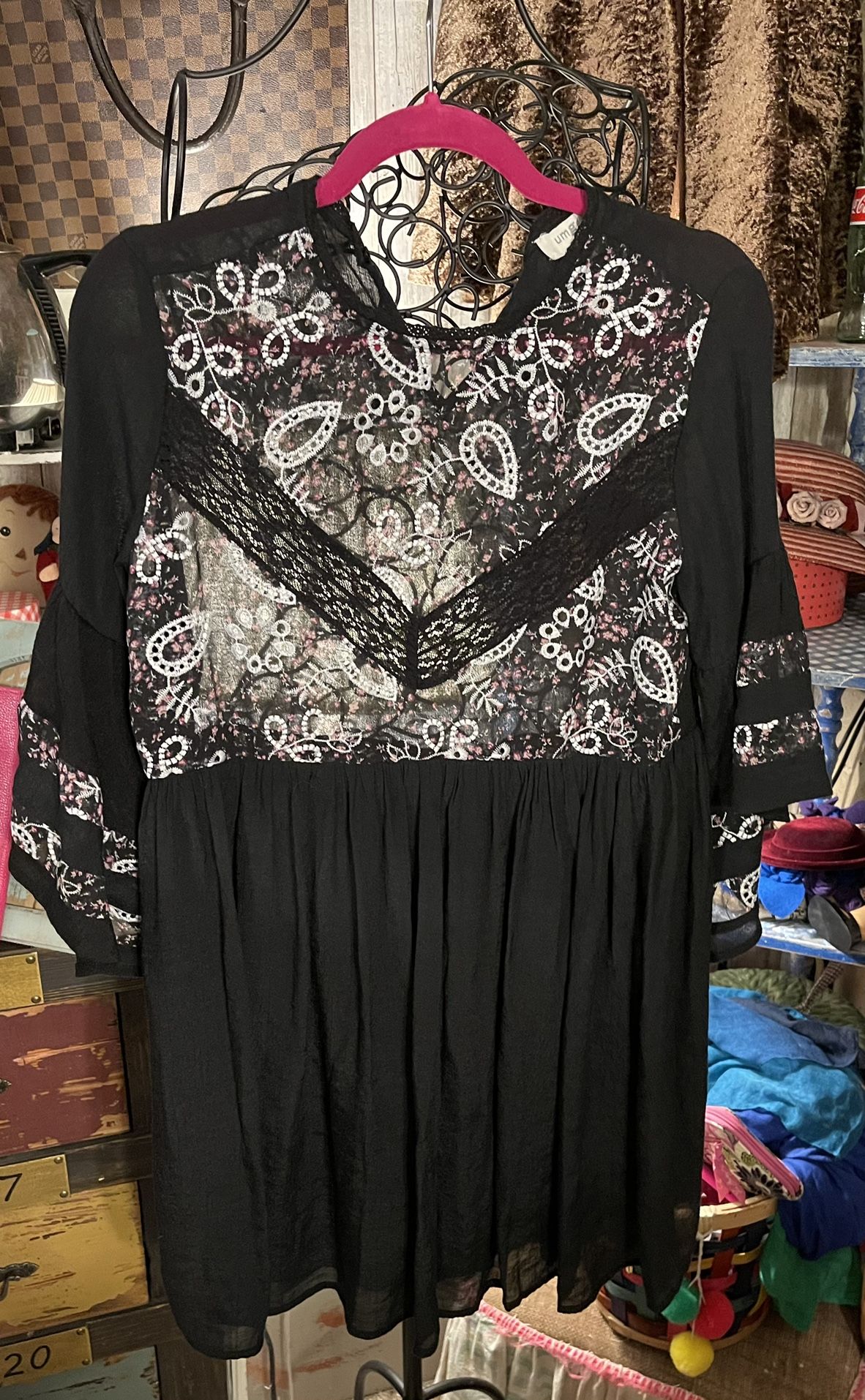 Boho Bliss black embroidered babydoll mini dress/tunic Size Small Like New Smoke Free