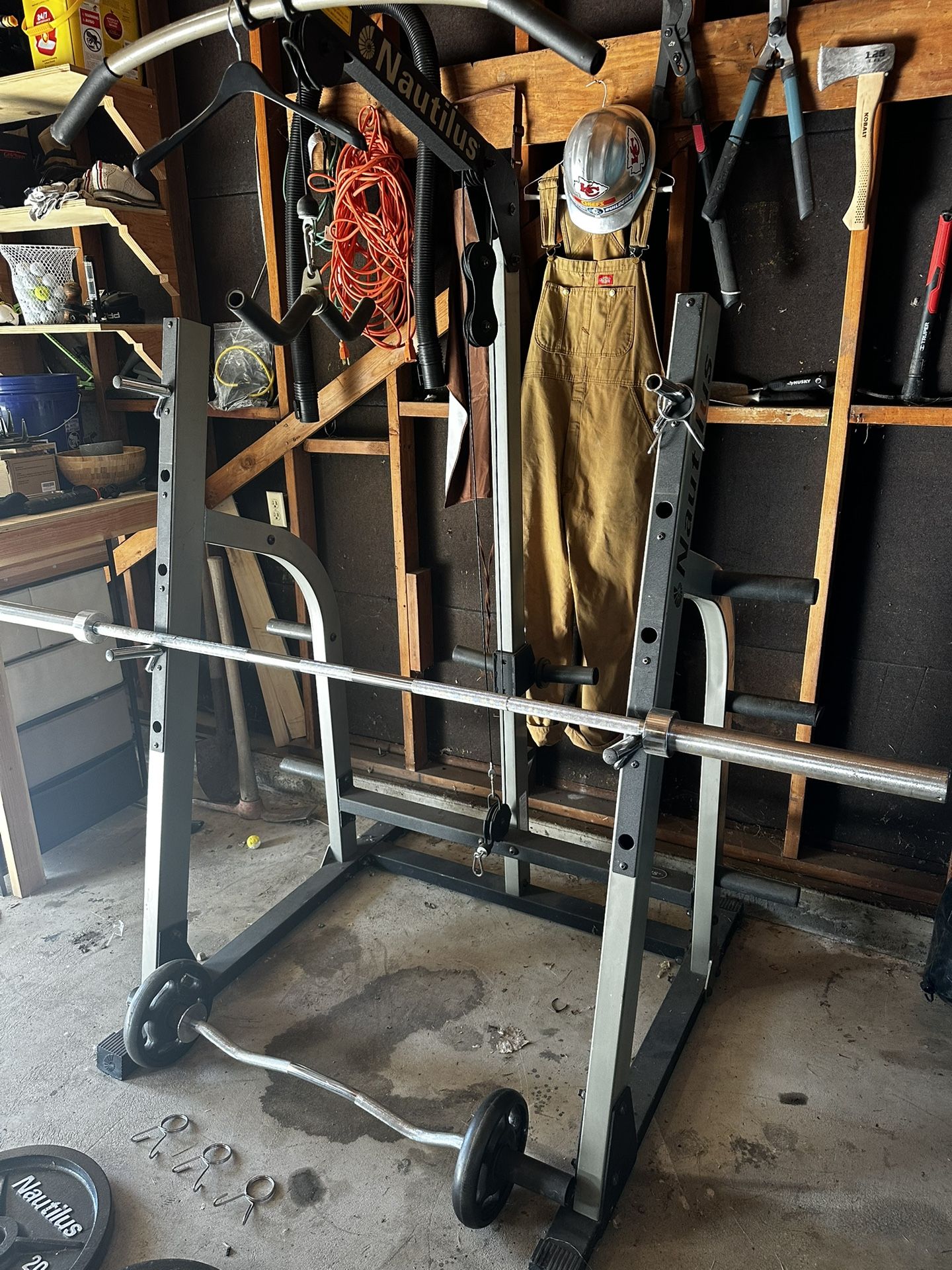 Nautilus Home Gym With Weights And Curling Bar