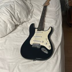 Fender Squire Strat Gloss Black