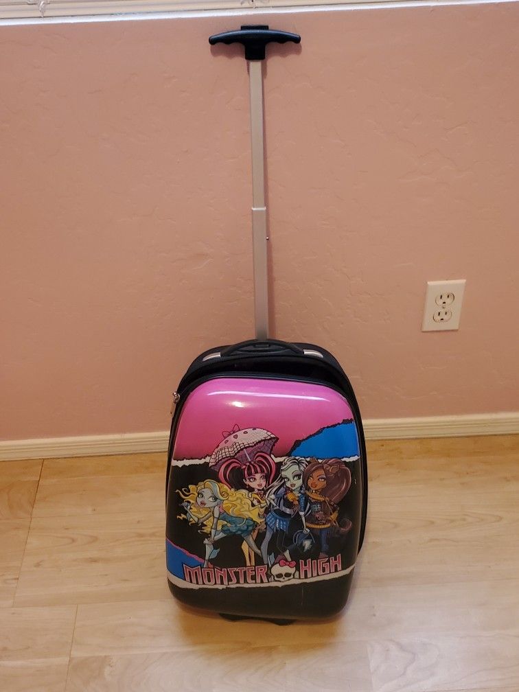 Monster High Dolls And Suitcase