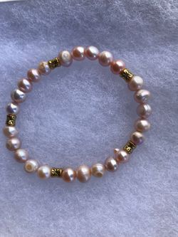 Freshwater pearl bracelet . 7.5 inches