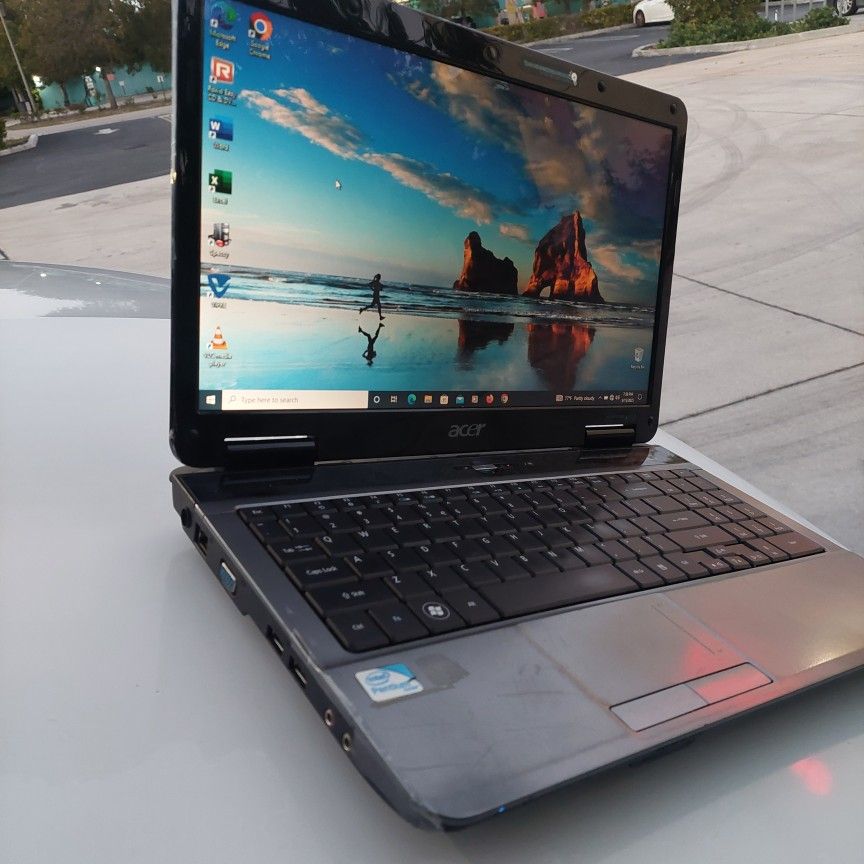 Hp LABTOP WINDOWS 10 PRO 500 GIG AND 4 GIGS RAMS