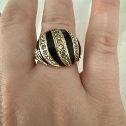 Vintage Ana BeKoach Black Enamel & Rhinestone Dome Ring 18K HGE Size 8 In good condition