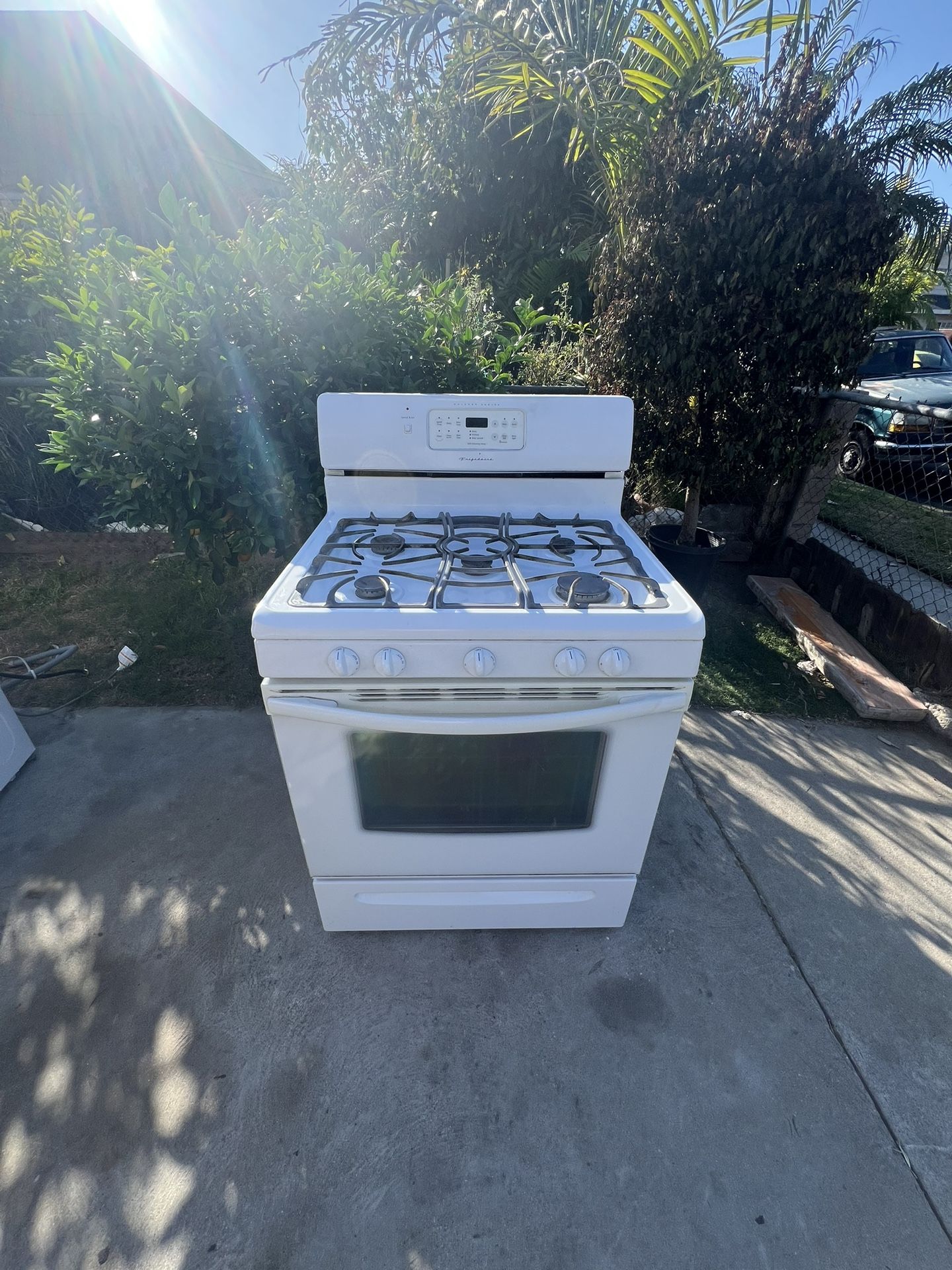 Stove Frigidaire 5 Burner & Oven Estufa