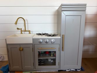 Pottery bard kids Chelsea toddler kitchen