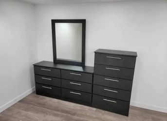 Dresser Whit Mirror And Chest ***** Cómoda Con Espejo Y Gavetero 