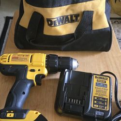 20V MAX Cordless 1/2 in. Drill/Driver, 20V 1.3Ah Batterie, Charger and Bag.
