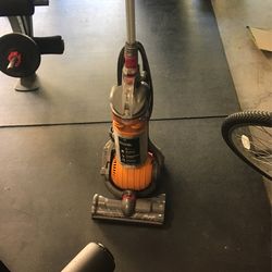 Dyson  DC 24