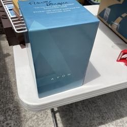 Illuminating White Rose Bouquet . 