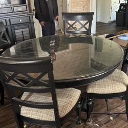 Dinning Room Table With 5 Chairs