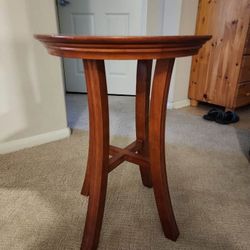Solid Wood Round Accent Table / Plant Stand – Classic Design $40