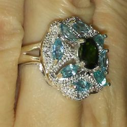 Exquisite 🆕 In Box Genuine Green Sapphire Gemstone Ring 💍 SIZE 5.25! 💚