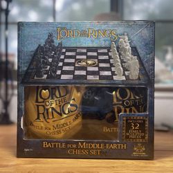 Lord of the Rings Chess Set – Complete + Box – $40