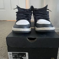 8.5 Mens Air Jordan 1 Mid’s