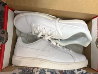 New size 8 women’s Nike