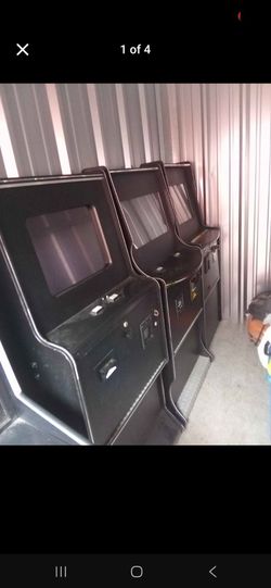 Gaming machine, vending machine