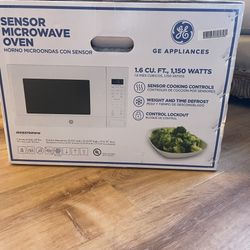 GE 1.6 cu Ft Large 1150-watt Sensor Cooking Control Countertop Microwave