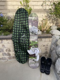 Alibi Snowboard Burton Bindings and Bag