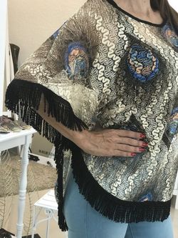 Beautiful Poncho 💧BRAND NEW 😀SIZE: One Size ☝️