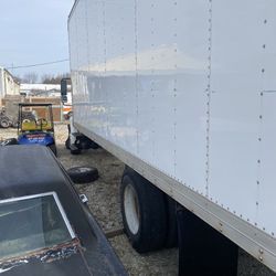 Box Truck International 4300 For Parts 