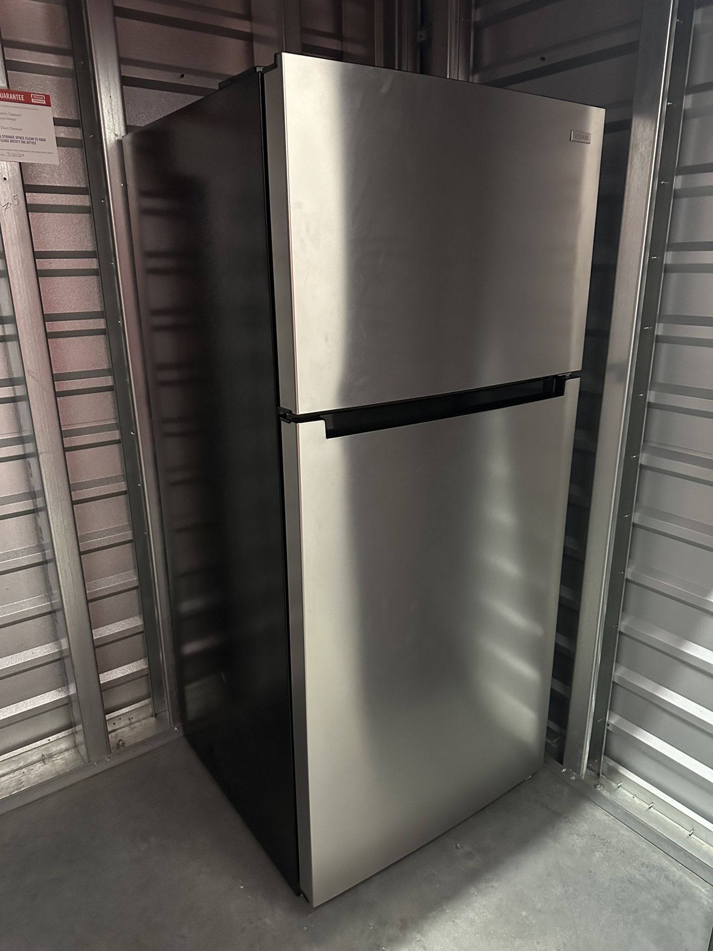 Vissani Top Freezer Refrigerator *30.91”x29.53”x66.61”*
