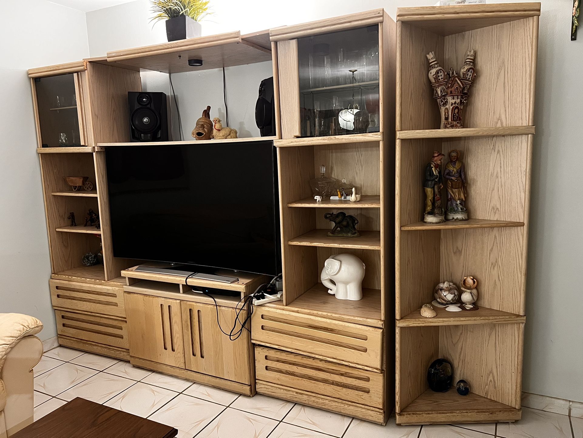 Large Oak Entertainment Wall Unit – Fits 55” TV, Display Shelves & Storage